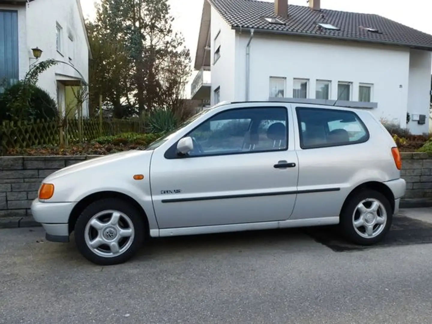 Volkswagen Polo srebrna - 2