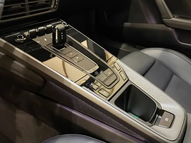 Porsche 911 view 17
