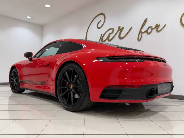 Porsche 911 view 6