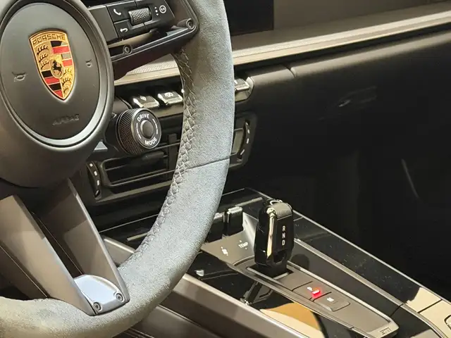 Porsche 911 view 13