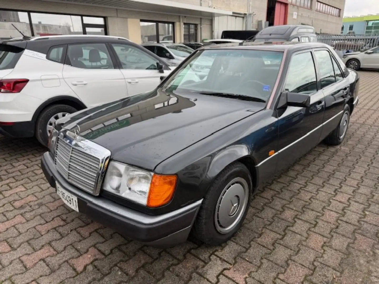 Mercedes-Benz 200 E #uniproprietario Negro - 1