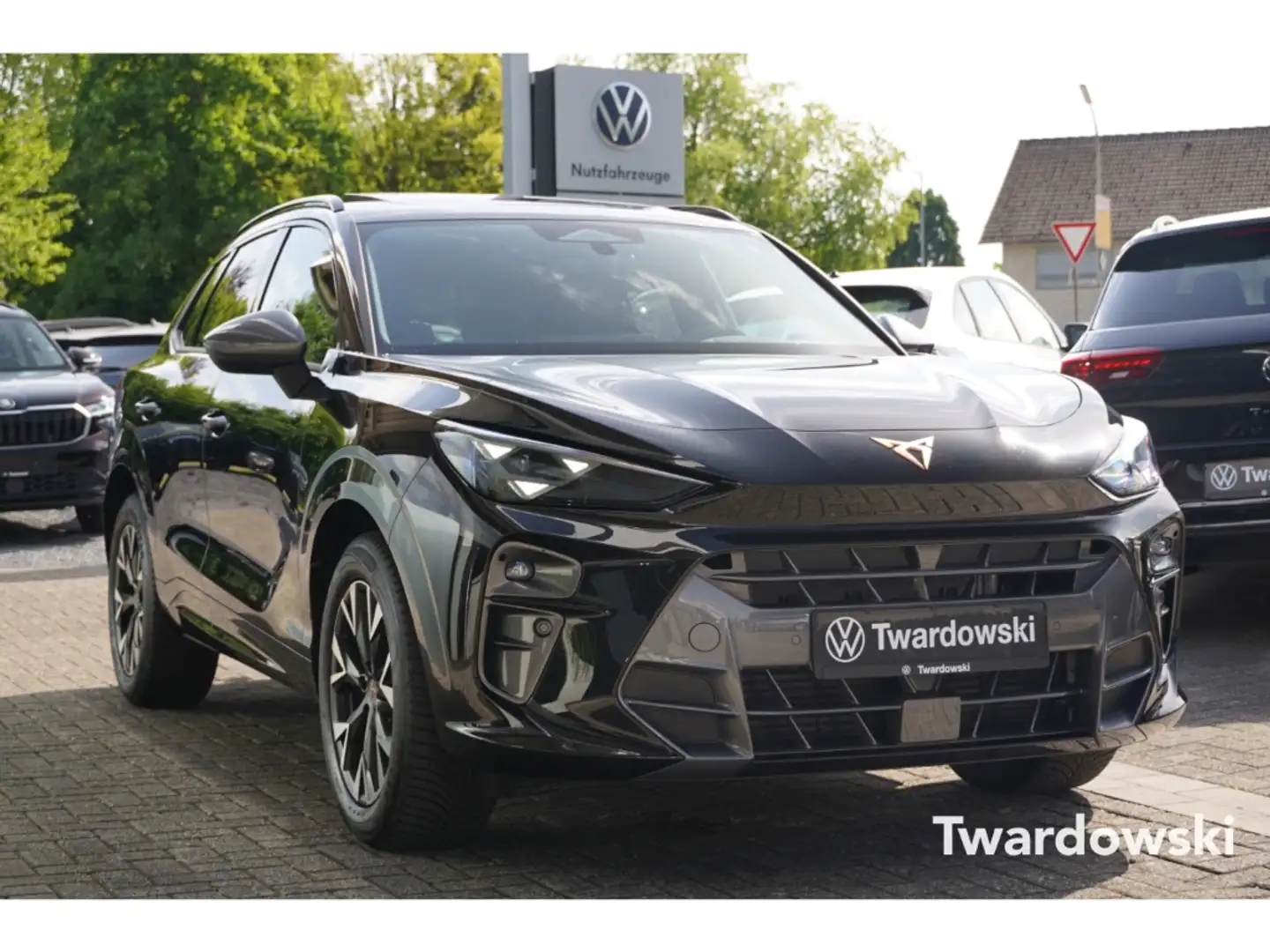 CUPRA Terramar 1.5 eTSI HUD ACC AHK PANO SHZ APP Schwarz - 1