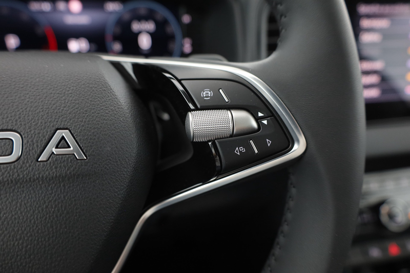 Skoda Karoq 1.5 TSI DSG LED Navi Kamera AHK — photo 18