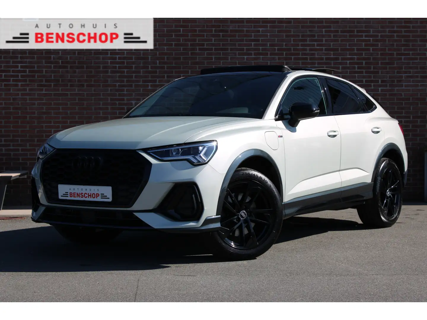 Audi Q3 Sportback 45 1.4 245PK TFSI e S Edition |PANO-DAK| Grau - 1