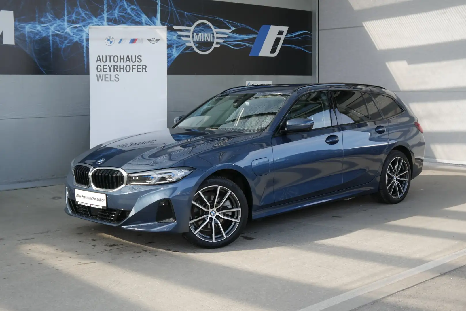 BMW 330 e xDrive *Innovationspaket/AHK/Sportsitz/360°/ACC/Adapt. LED/Repair Inclusive* Blau - 1