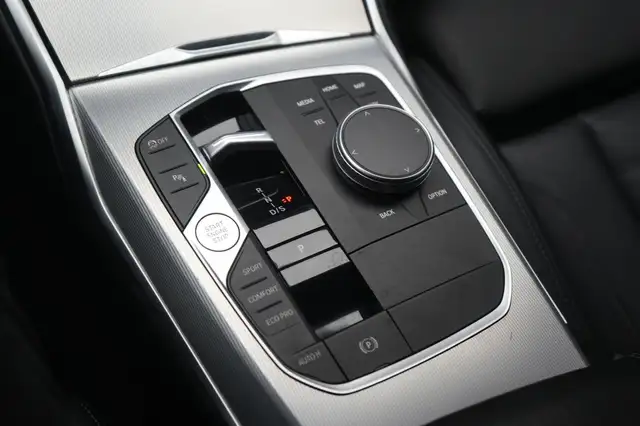 BMW 3 Series view 19