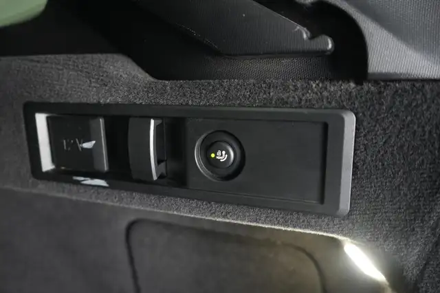 BMW 3 Series view 30