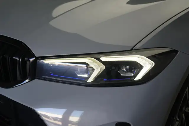 BMW 3 Series view 28