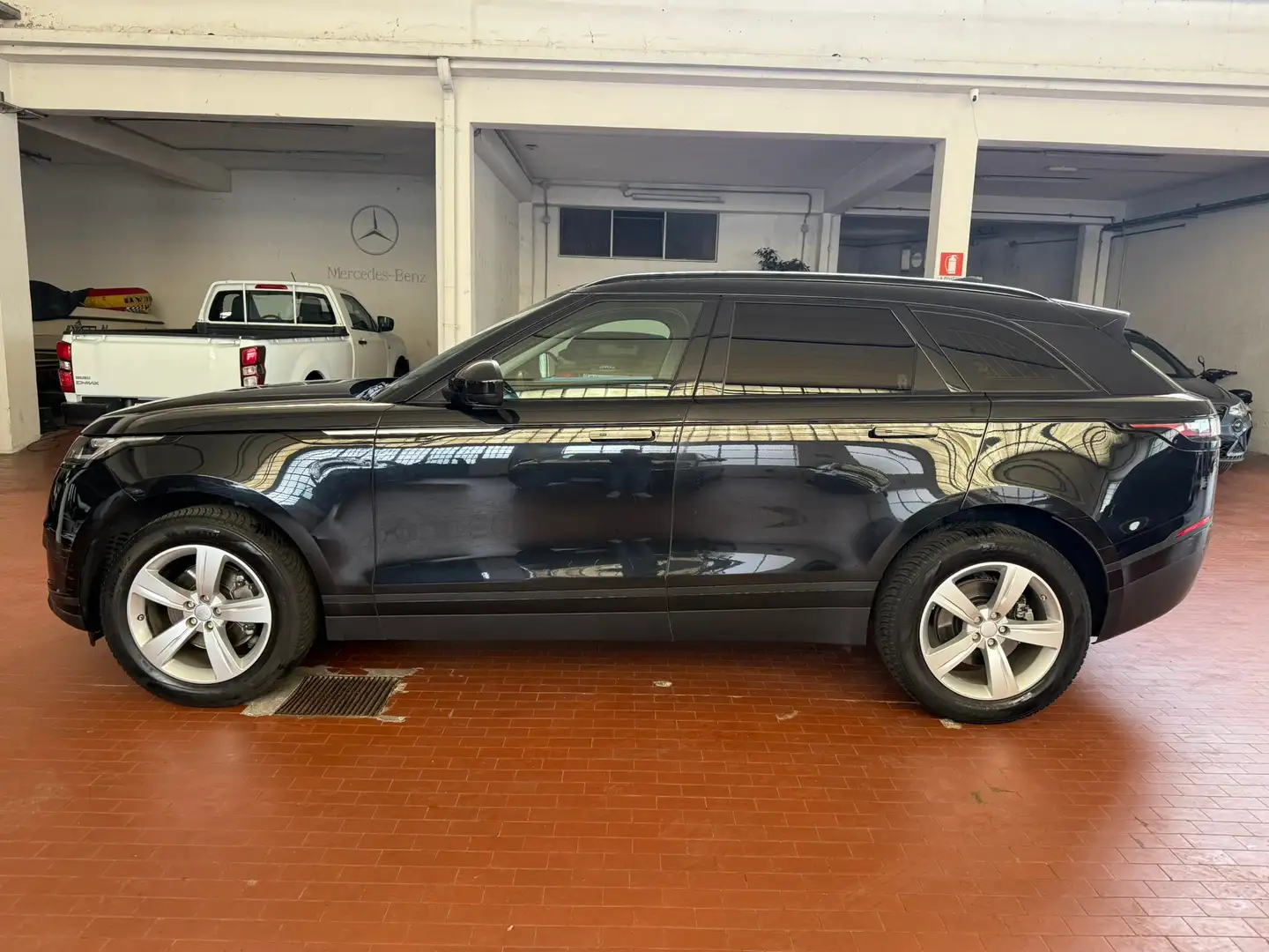 Land Rover Range Rover Velar Range Rover Velar 2.0d i4 S 240cv auto COMMERCIANT Noir - 2
