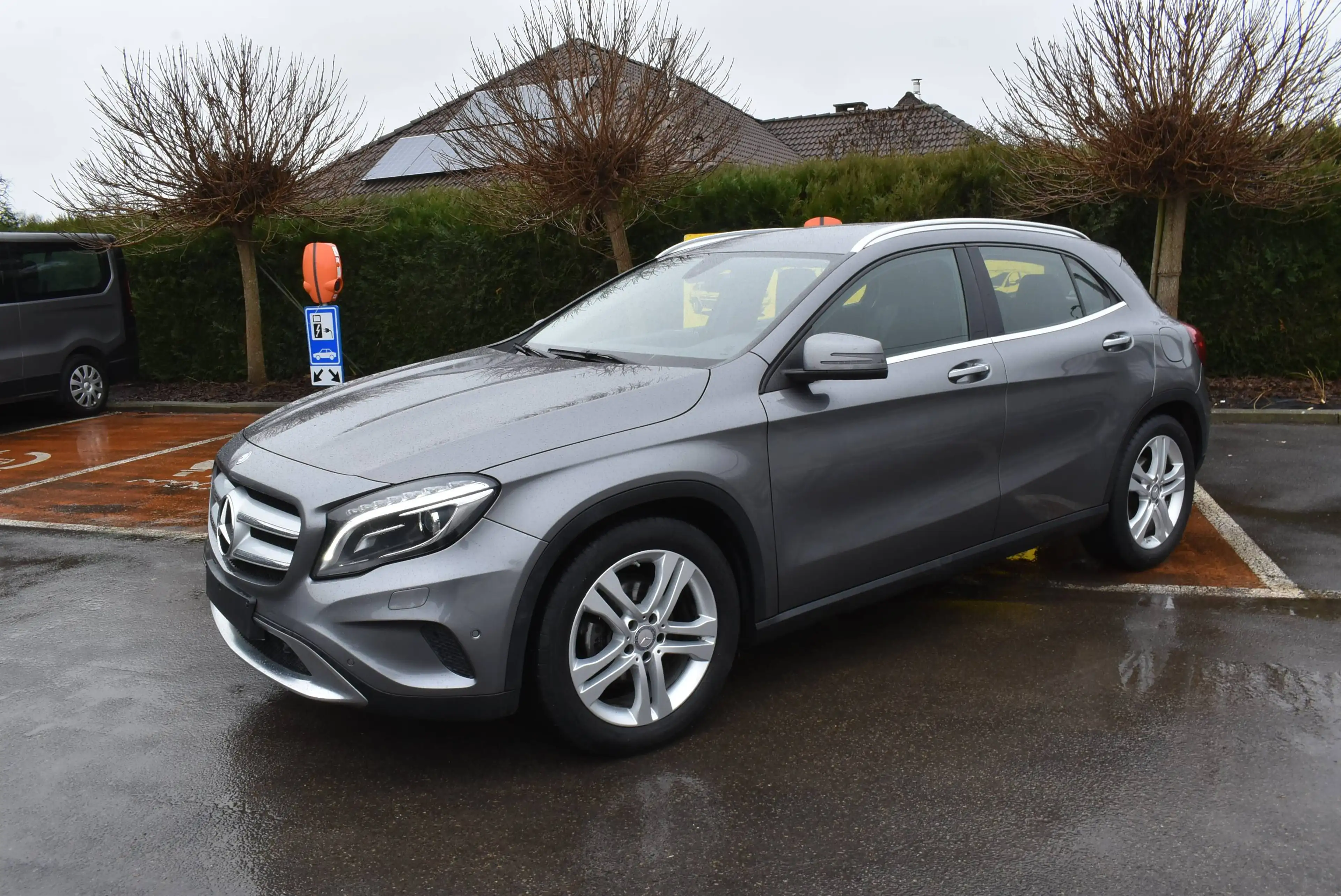 Mercedes-Benz GLA 180 d Autom Pack Sport /BI-Xenon ***12M GARANTIE***99.000KM!!! — photo 2