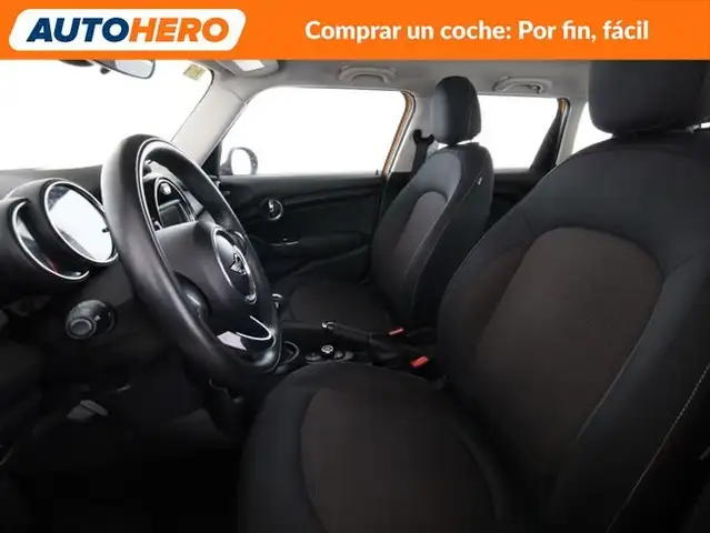 Mini Hatch view 11