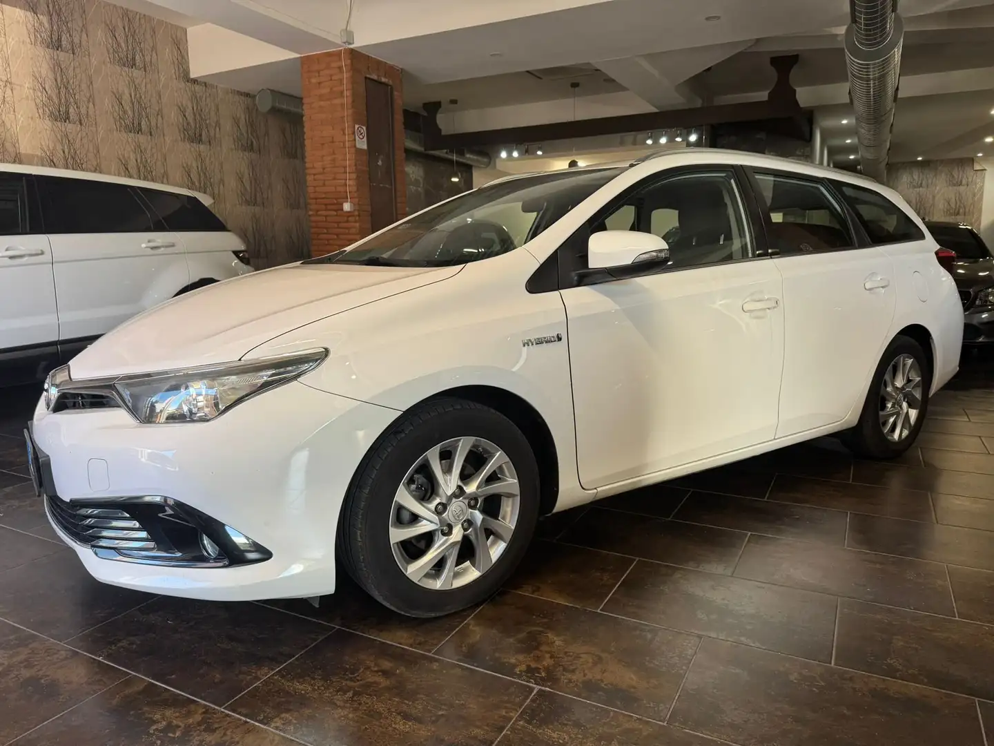Toyota Auris Auris II 2015 Touring Sports 1.8h Active cvt Blanco - 1