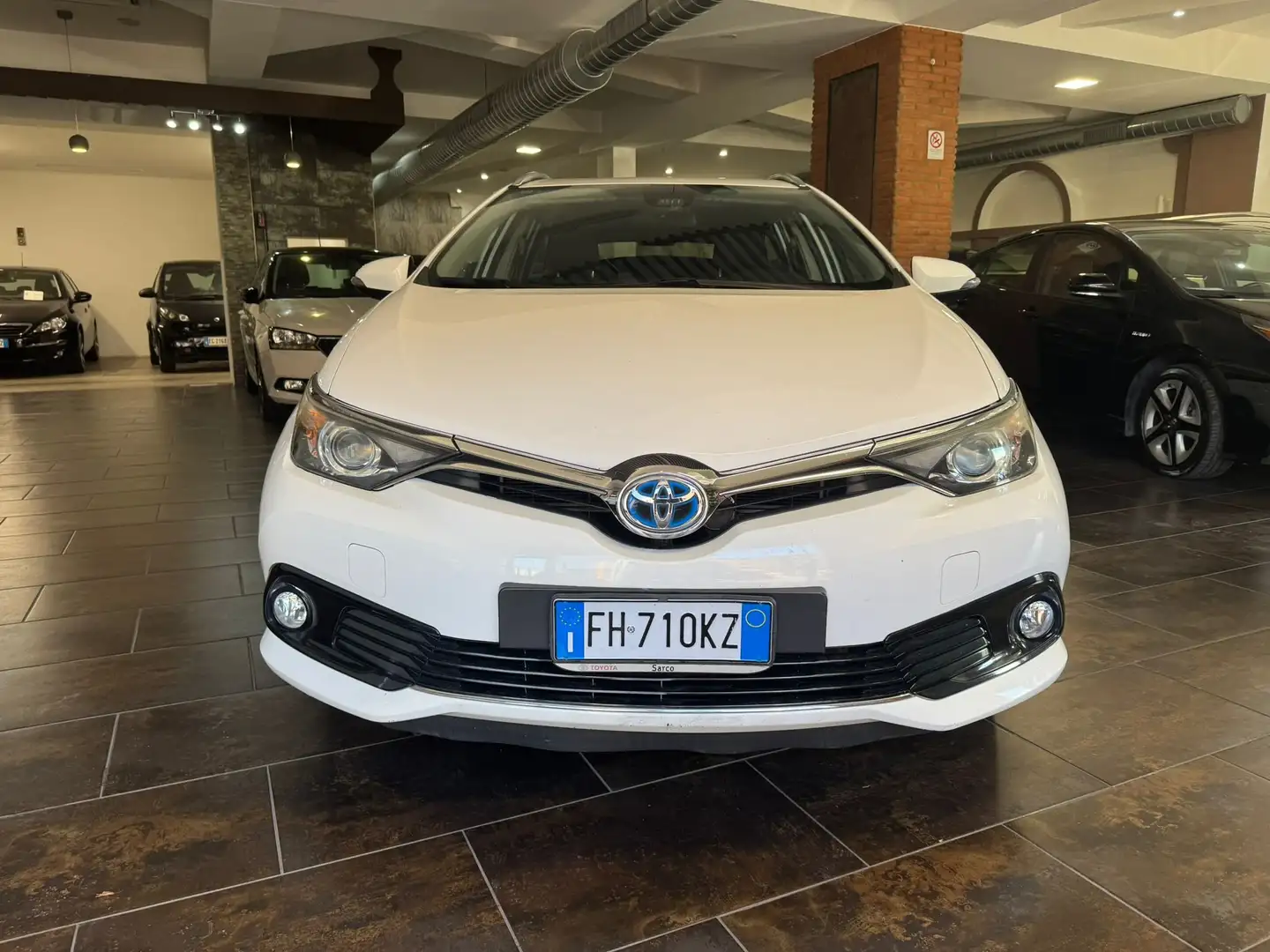 Toyota Auris Auris II 2015 Touring Sports 1.8h Active cvt Blanco - 2