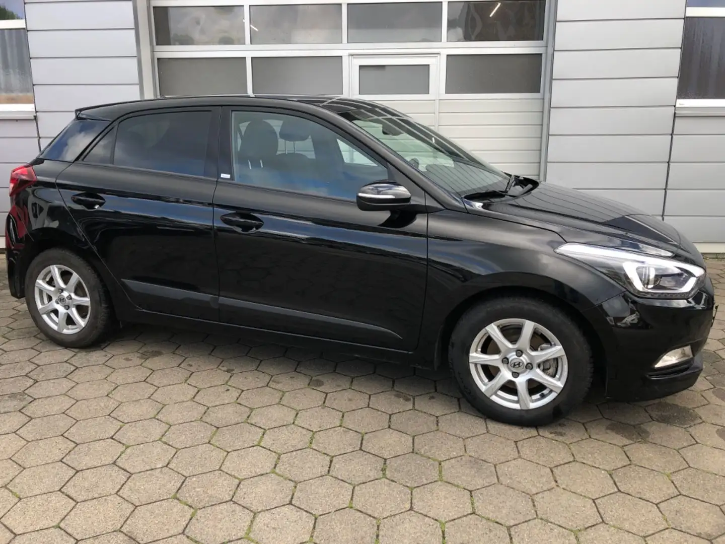 Hyundai i20 blue Passion Schwarz - 2