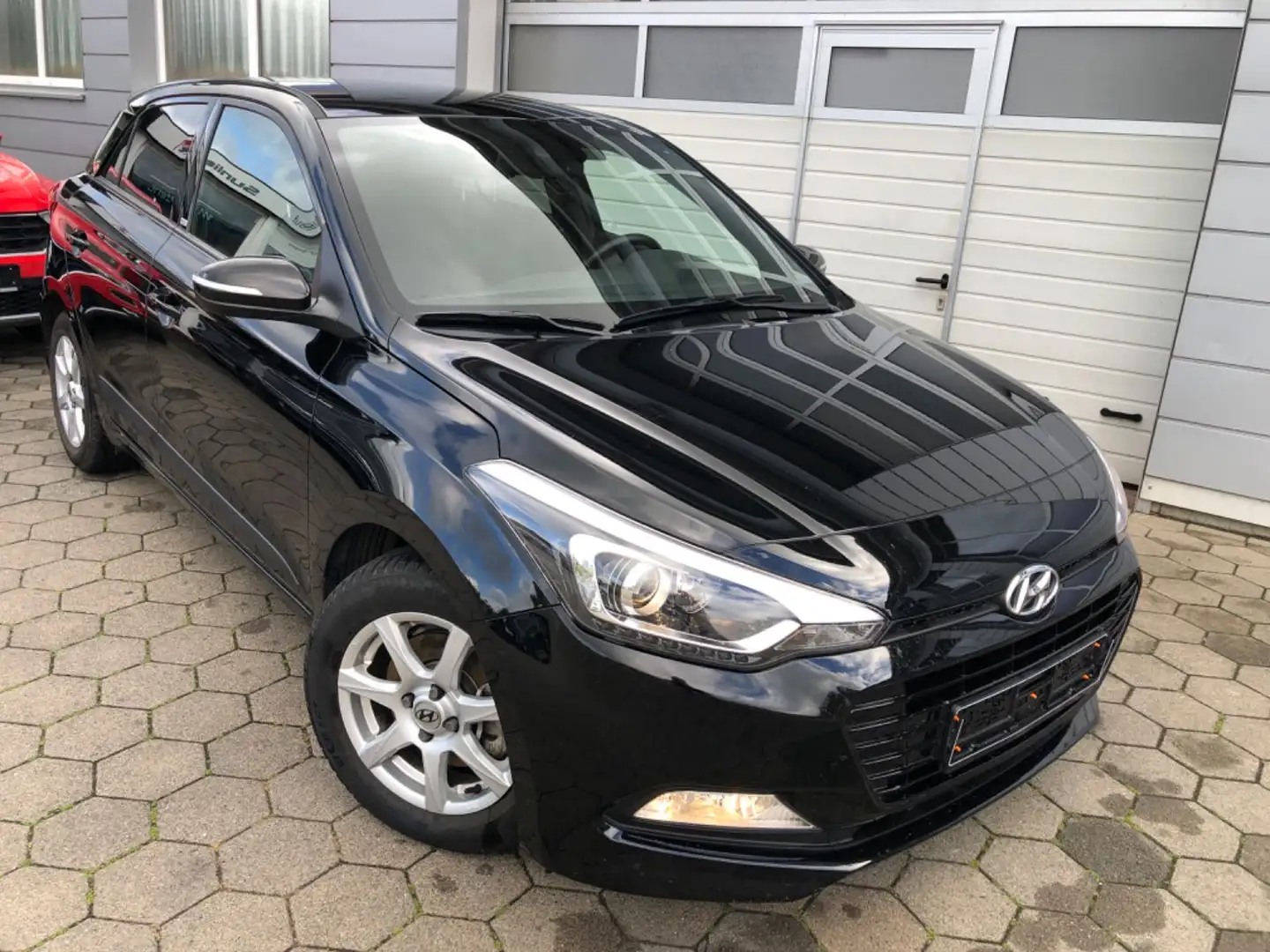 Hyundai i20 blue Passion Schwarz - 1