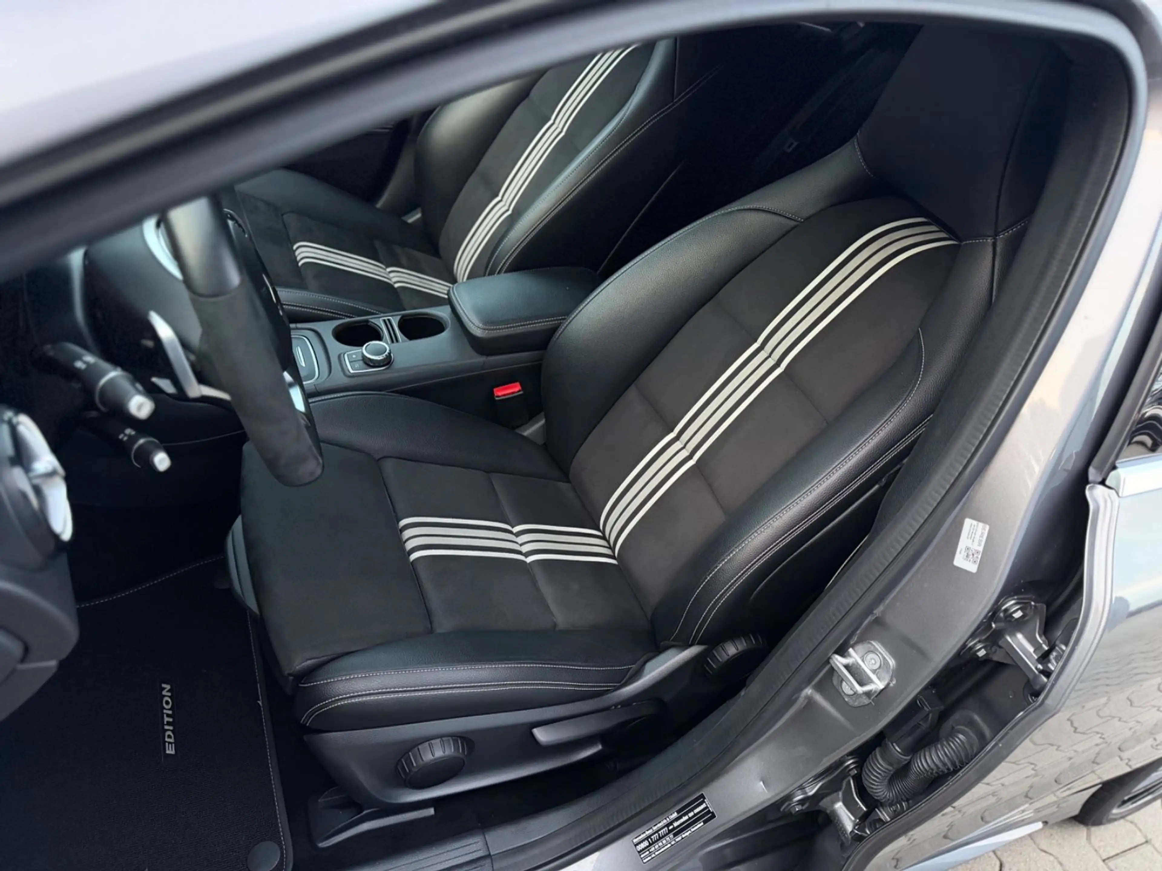 Mercedes-Benz A 180 AMG Line Automatik Sportsitze 18"AMG LED — photo 11