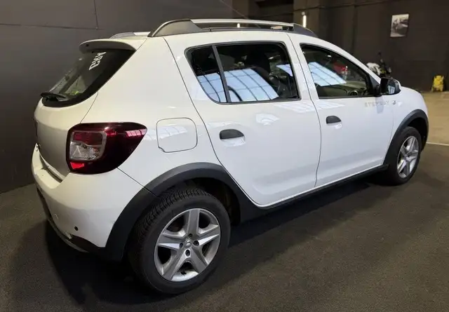 Dacia Sandero view 16