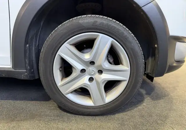 Dacia Sandero view 15