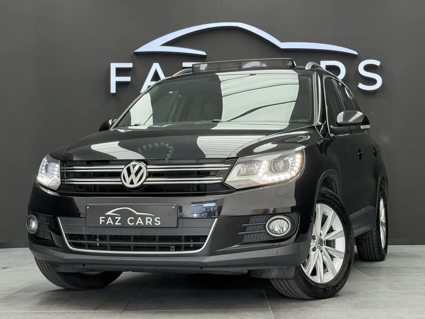 Volkswagen Tiguan 2.0 TDi SCR Highline *1ER PROP + CUIR + GARANTIE* Noir - 1