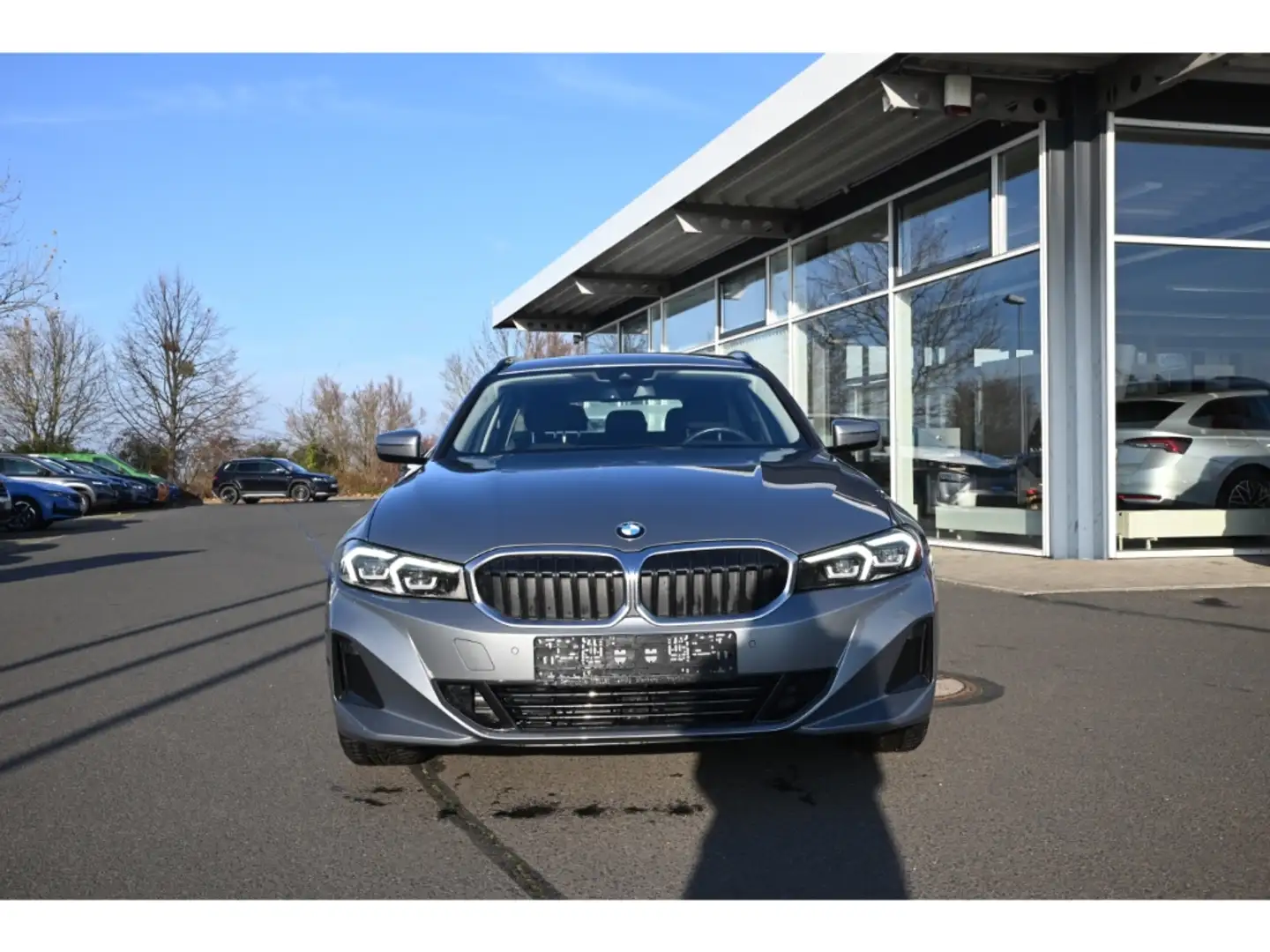 BMW 318 d Touring Navi LED SHz Apple CP Tempomat Grijs - 2