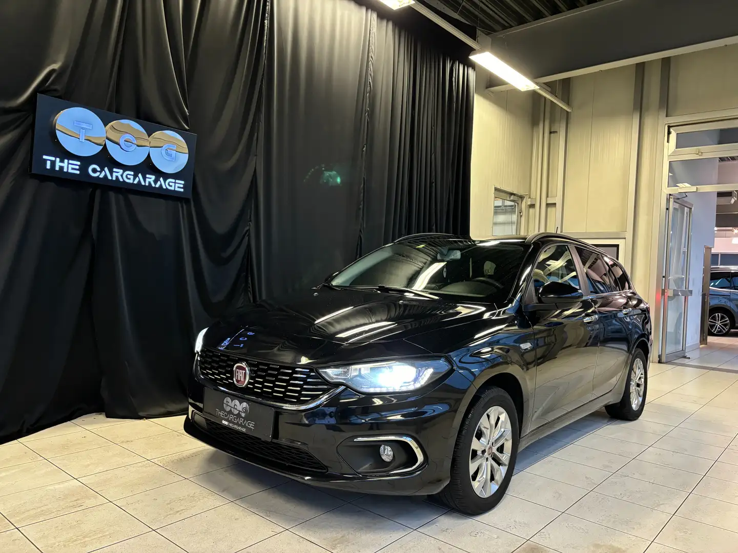 Fiat Tipo Lounge Schwarz - 1
