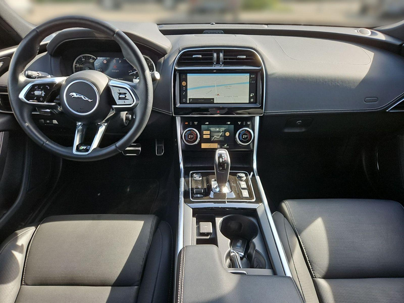 Jaguar XE R-Dynamic HSE/NAVI/Matrix-LED/ACC/Apple/eGSD — photo 11