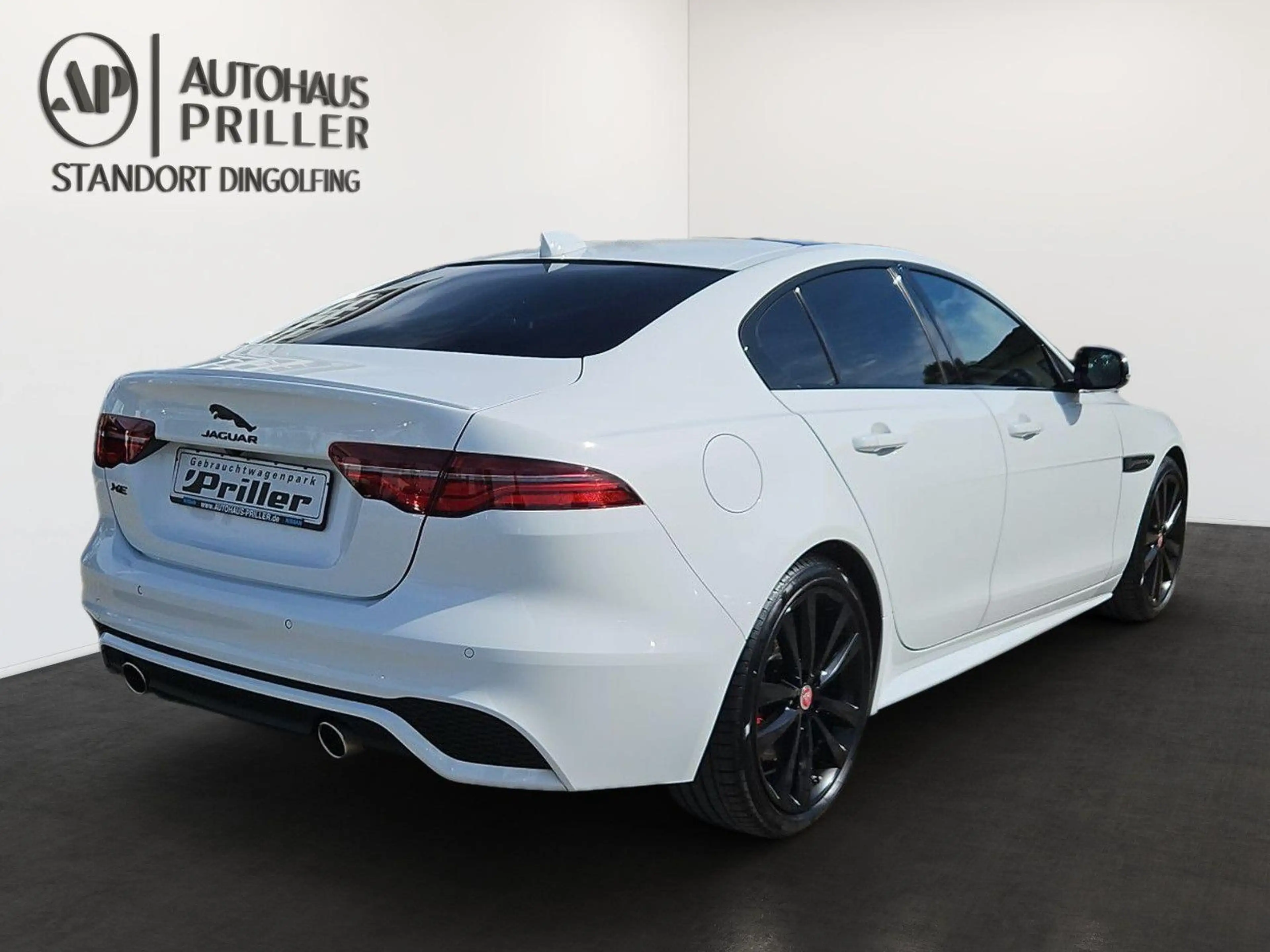 Jaguar XE R-Dynamic HSE/NAVI/Matrix-LED/ACC/Apple/eGSD — photo 4
