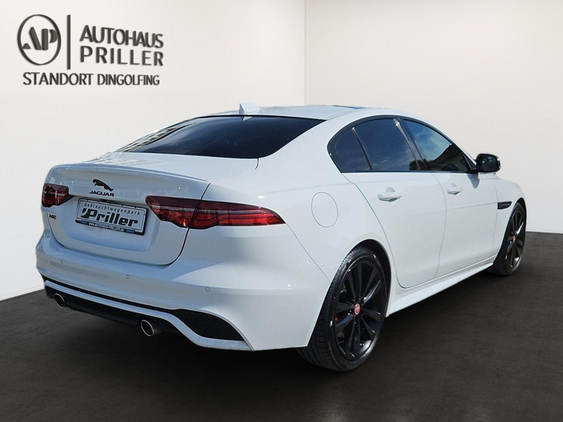 Jaguar XE R-Dynamic HSE/NAVI/Matrix-LED/ACC/Apple/eGSD — photo 4