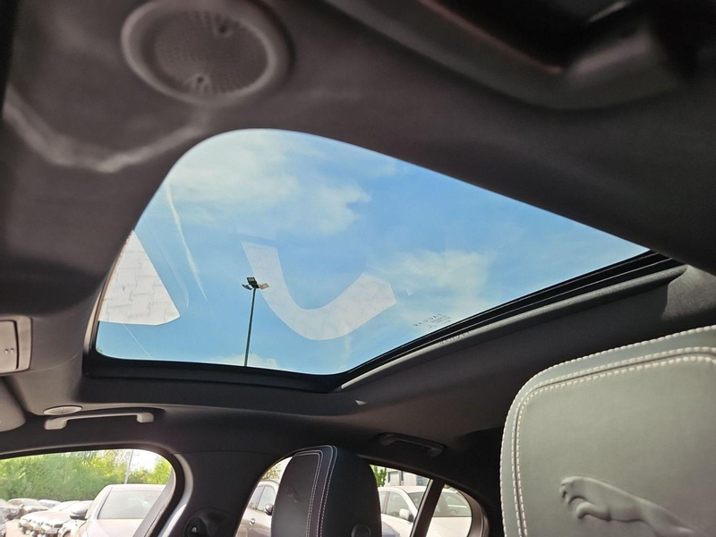 Jaguar XE R-Dynamic HSE/NAVI/Matrix-LED/ACC/Apple/eGSD — photo 16