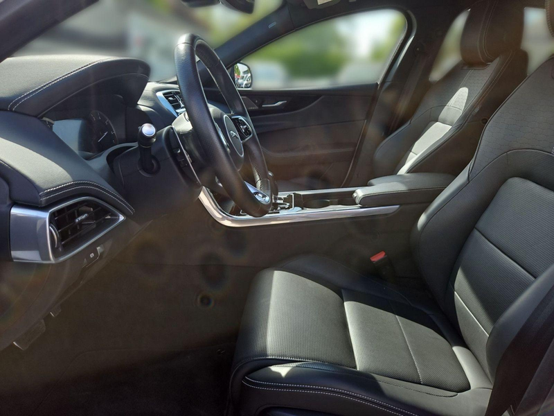 Jaguar XE R-Dynamic HSE/NAVI/Matrix-LED/ACC/Apple/eGSD — photo 8