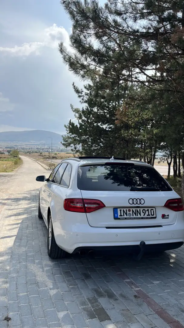 Audi A4 Avant 2.0 TDI DPF quattro S tronic Ambiente - 2