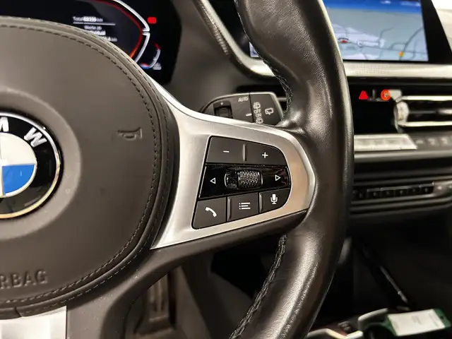 BMW 1 Series view 26