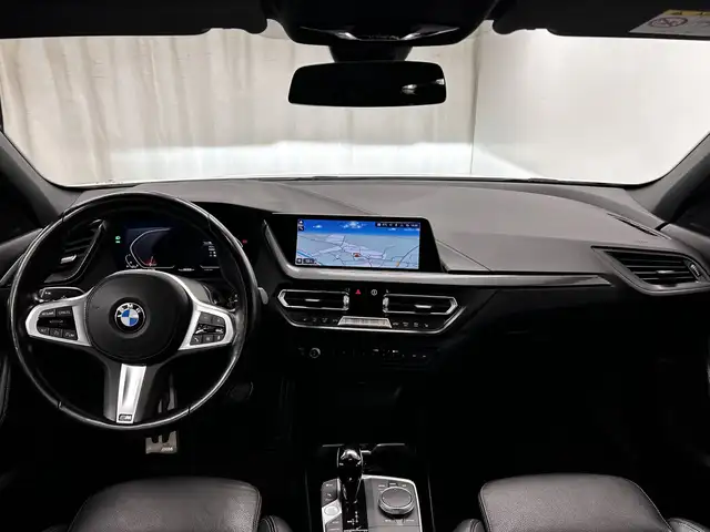 BMW 1 Series view 5