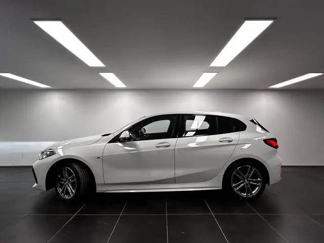 BMW 1 Series view 2