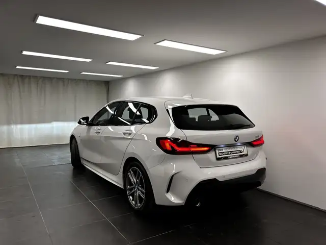 BMW 1 Series view 10