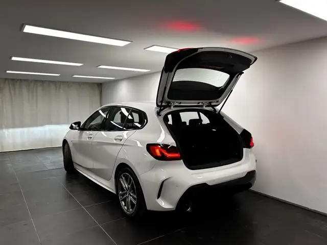 BMW 1 Series view 11
