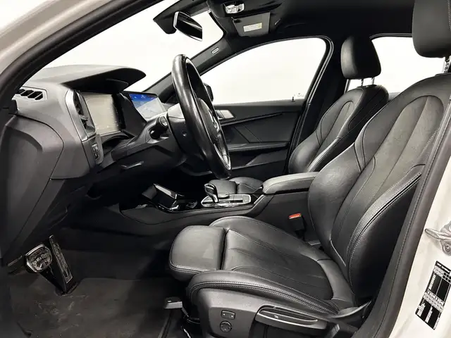 BMW 1 Series view 4