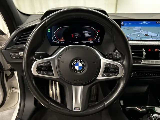 BMW 1 Series view 24