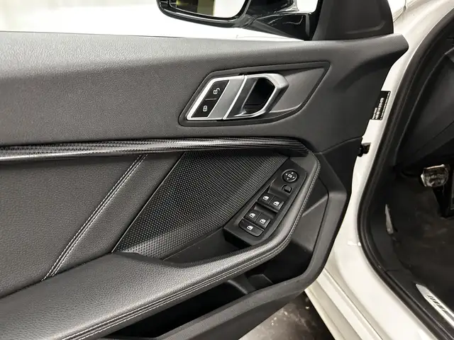 BMW 1 Series view 28