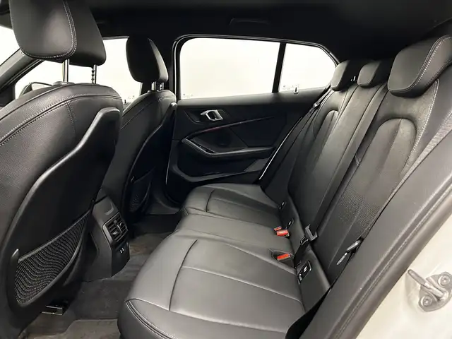 BMW 1 Series view 14