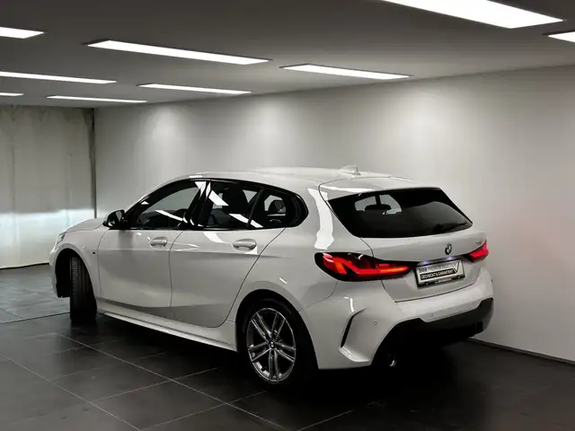 BMW 1 Series view 3