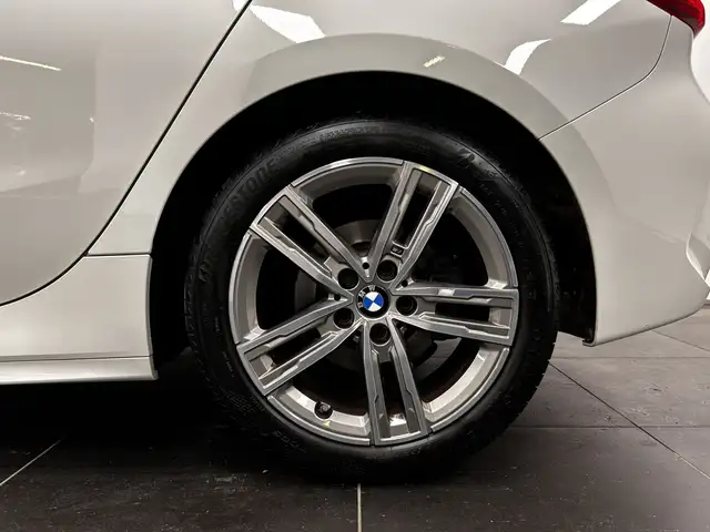 BMW 1 Series view 6