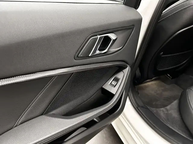 BMW 1 Series view 13