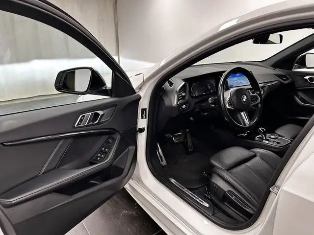 BMW 1 Series view 27
