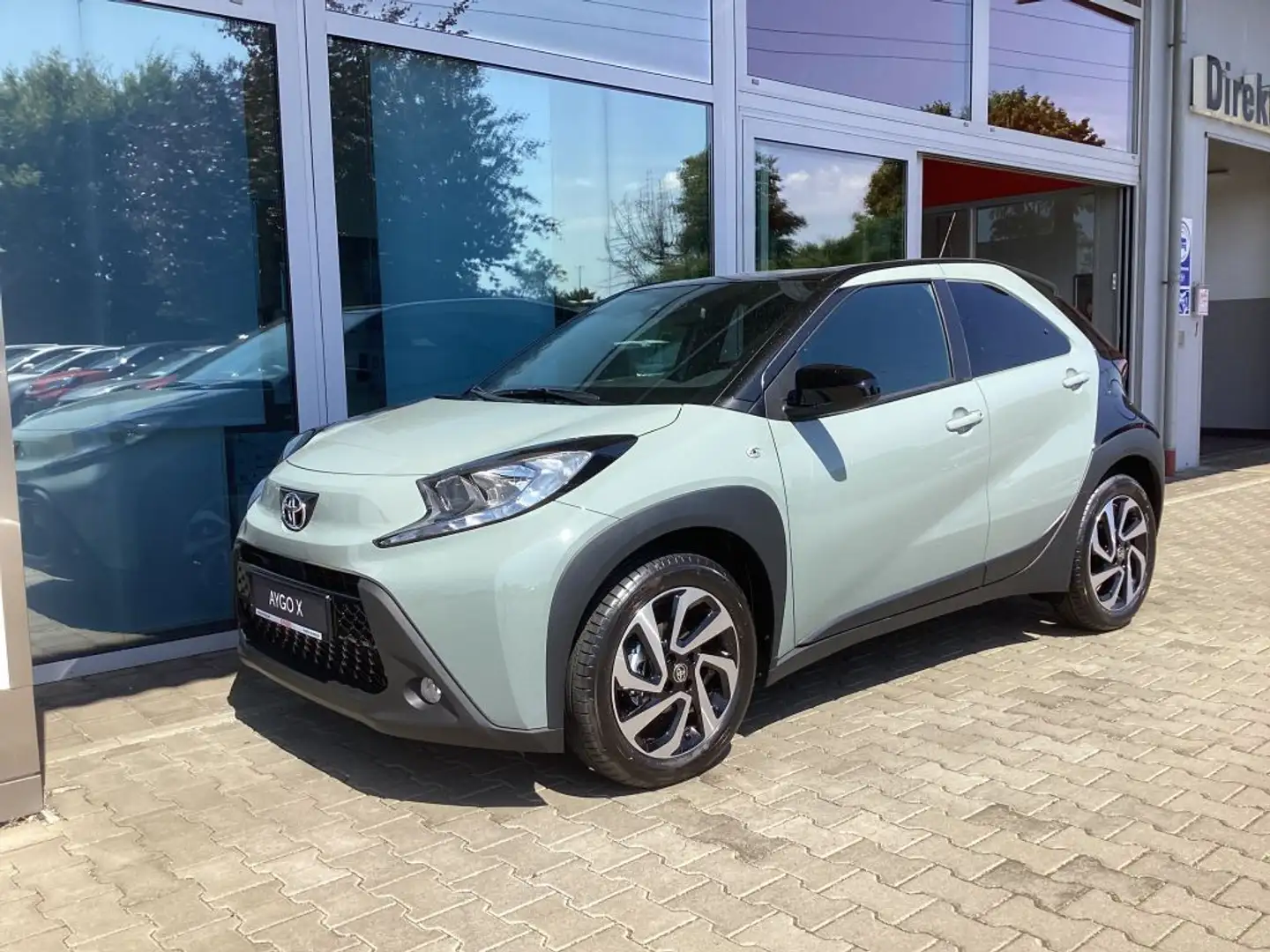 Toyota Aygo X S-CVT Teamplayer Grau - 2