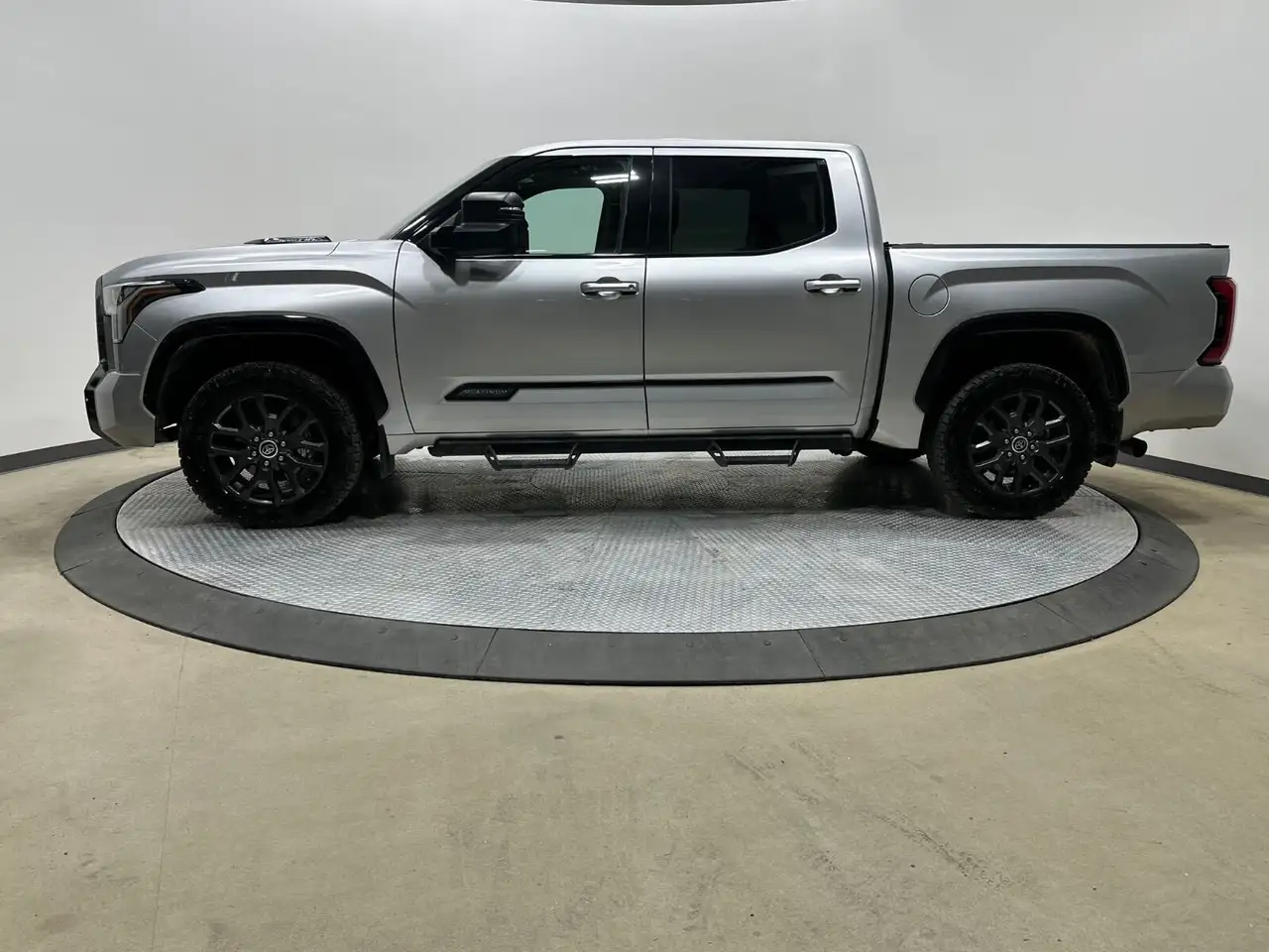 Toyota Tundra снимка Toyota Tundra