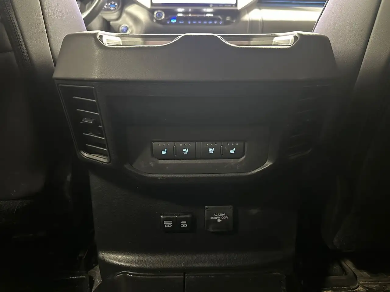 Toyota Tundra снимка Toyota Tundra