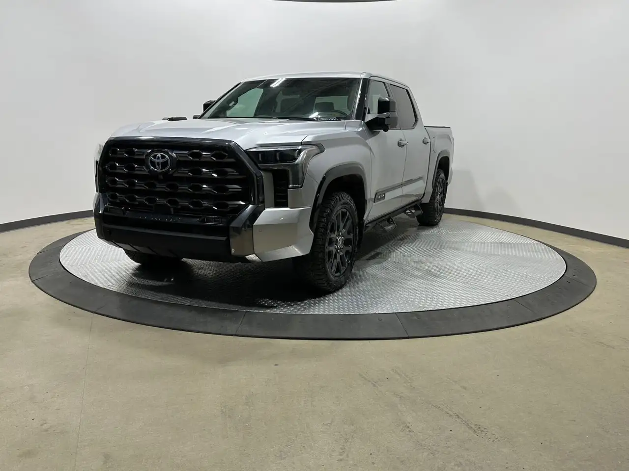 Toyota Tundra снимка Toyota Tundra