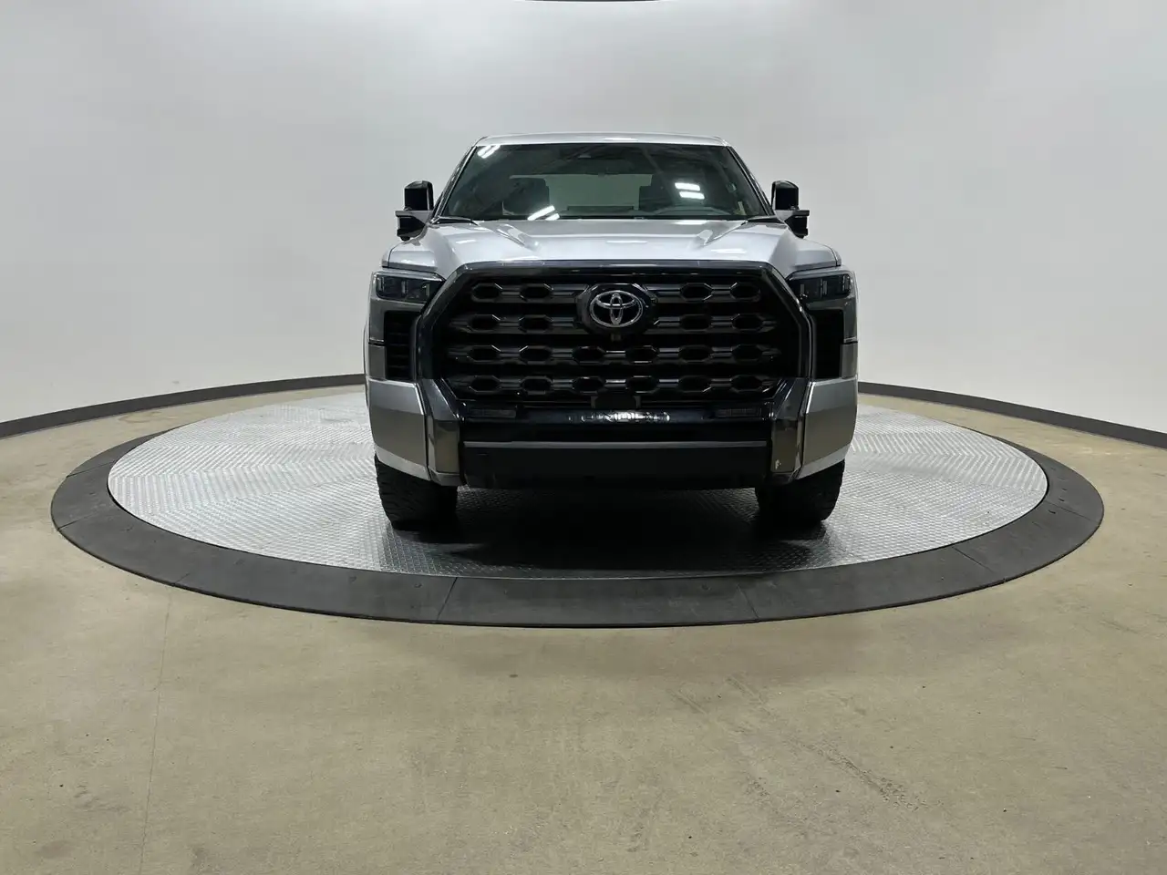 Toyota Tundra снимка Toyota Tundra