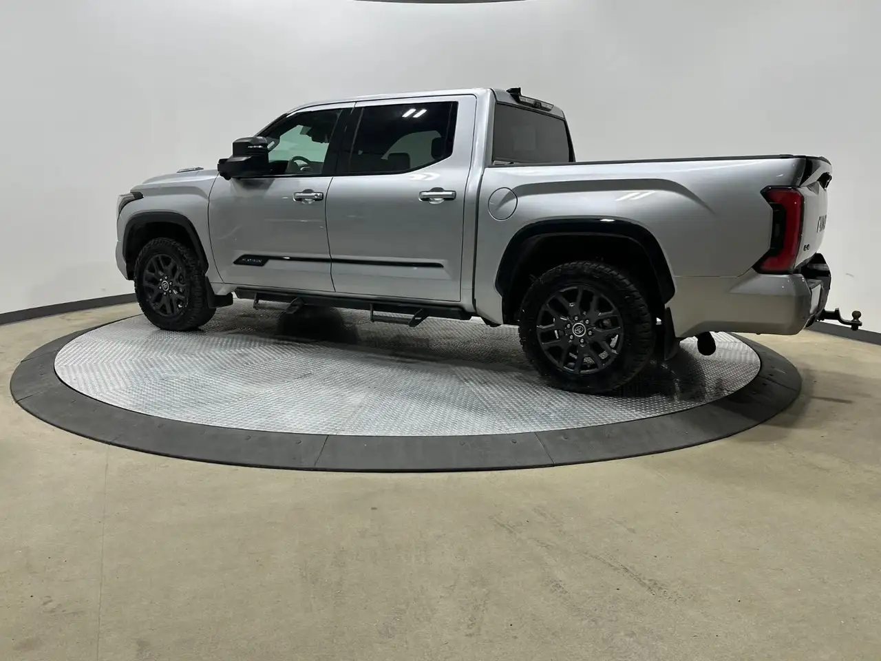Toyota Tundra снимка Toyota Tundra
